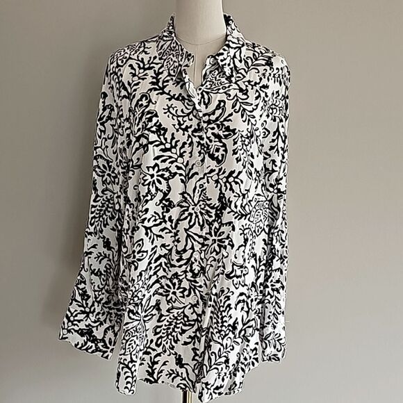 NWOT Zara Blouse Black White Floral Spring Vacation Brunch - Picture 2 of 7